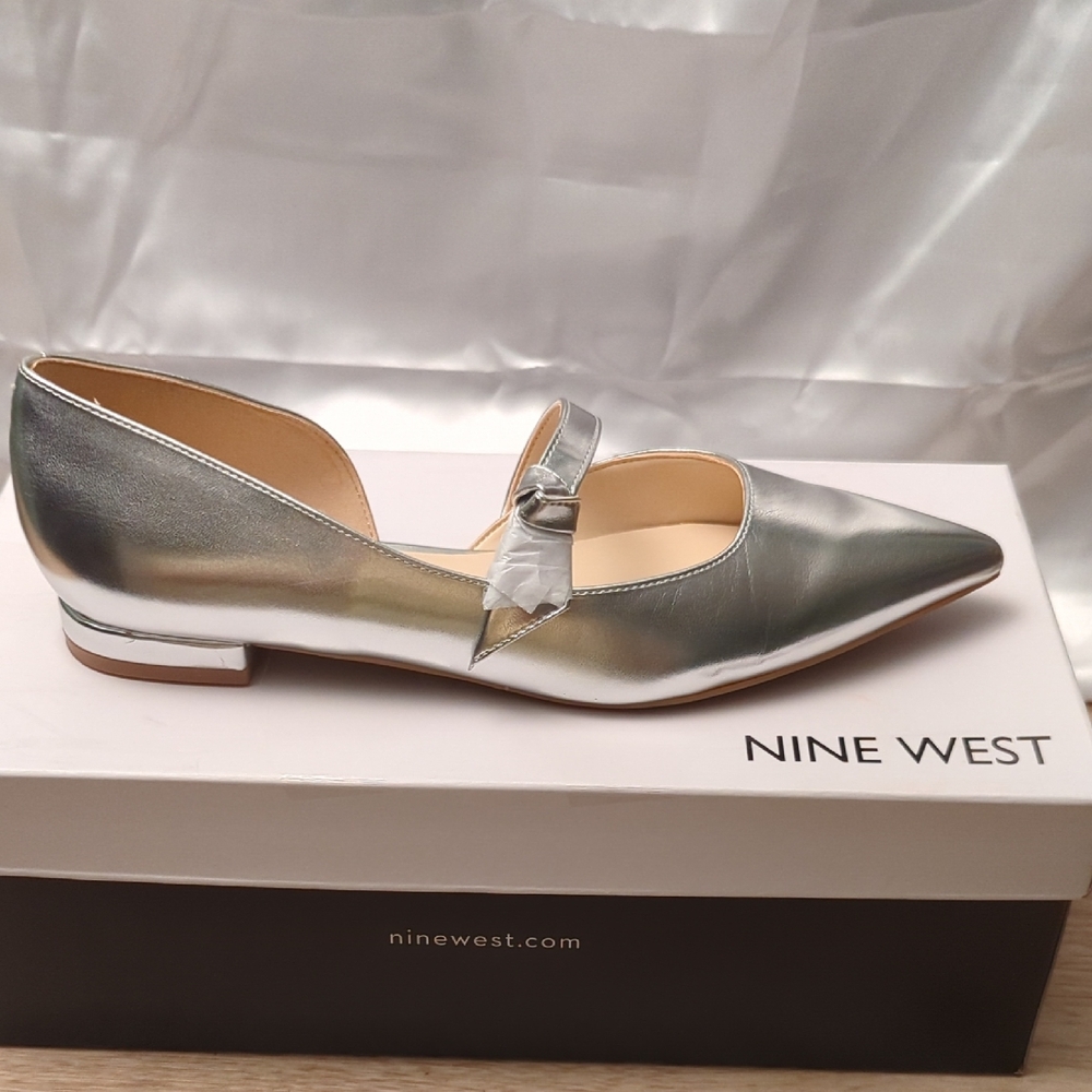 NWT Nine West Metallic Silver Flats